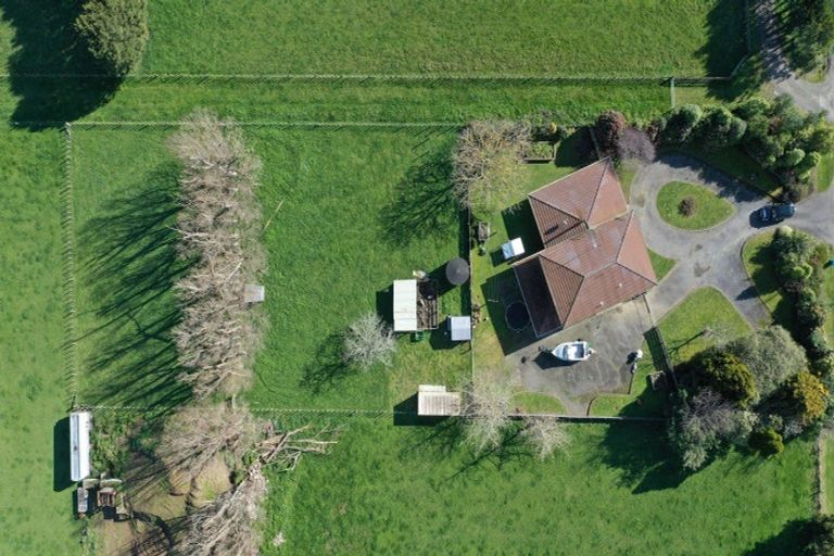 Photo of property in 292 Heatherlea Road East, Levin, 5571