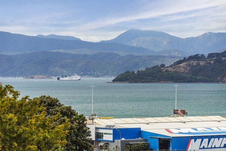 Photo of property in 18 Newman Terrace, Thorndon, Wellington, 6011