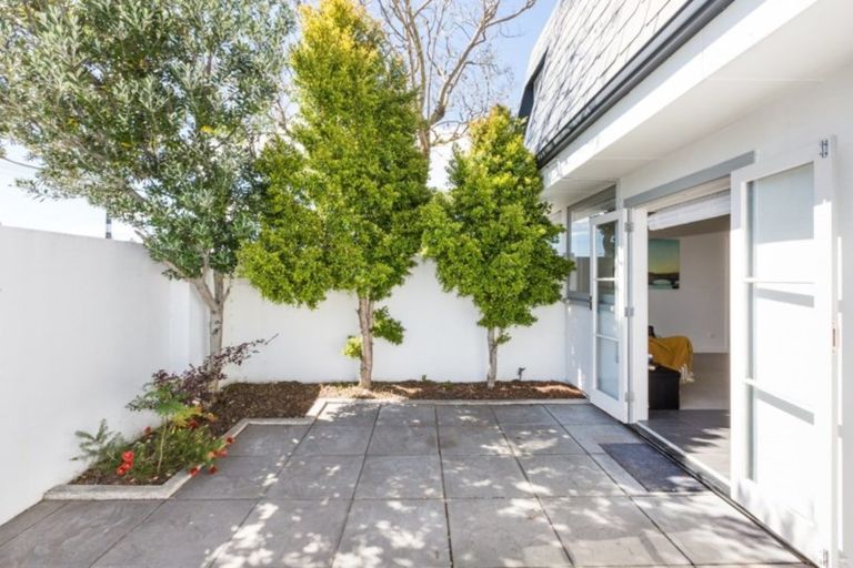 Photo of property in 138d Charles Street, Westshore, Napier, 4110