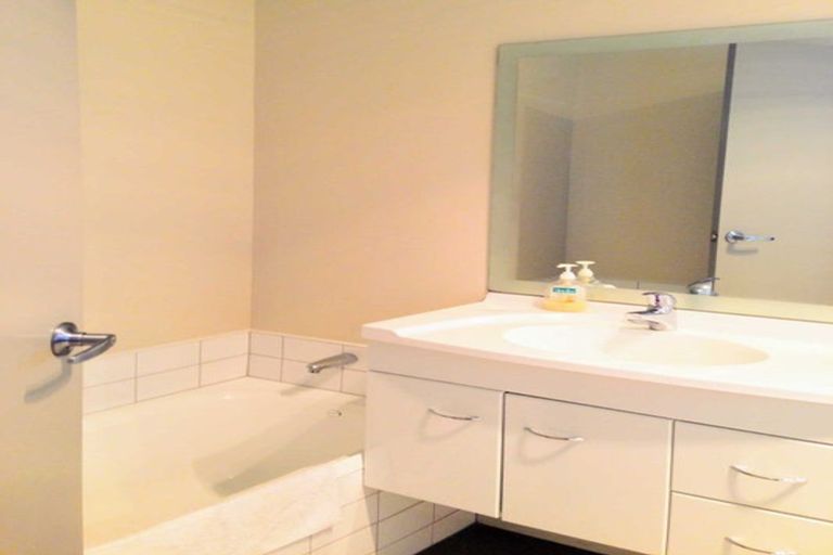 Photo of property in 37/64 Kawaha Point Road, Kawaha Point, Rotorua, 3010