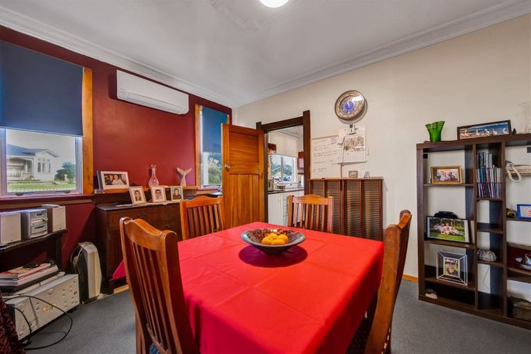 Photo of property in 10 Oxford Street, Patea, 4520