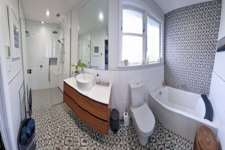 Photo of property in 16 Kaitawa Crescent, Paraparaumu, 5032