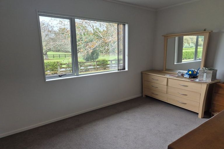Photo of property in 18 Koraha Road, Kumeu, 0892
