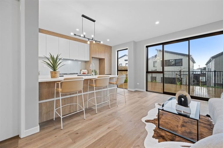 Photo of property in 14 Pohewa Road, Silverdale, 0932