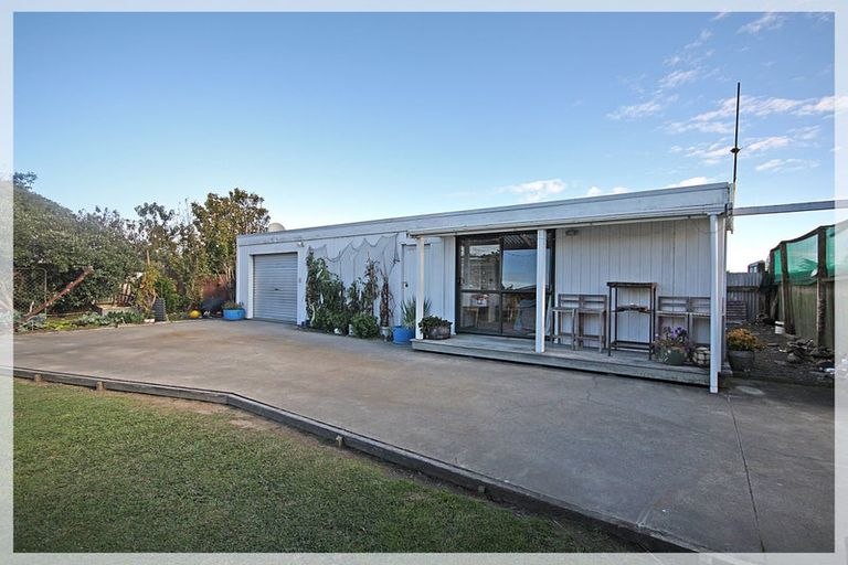 Photo of property in 12 Nuku Street, Tangimoana, 4822