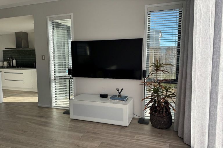 Photo of property in 16 Chaffinch Road, Hobsonville, Auckland, 0616