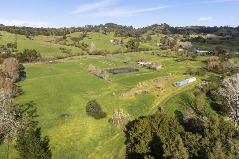 Photo of property in 320 Pine Valley Road, Dairy Flat, 0992