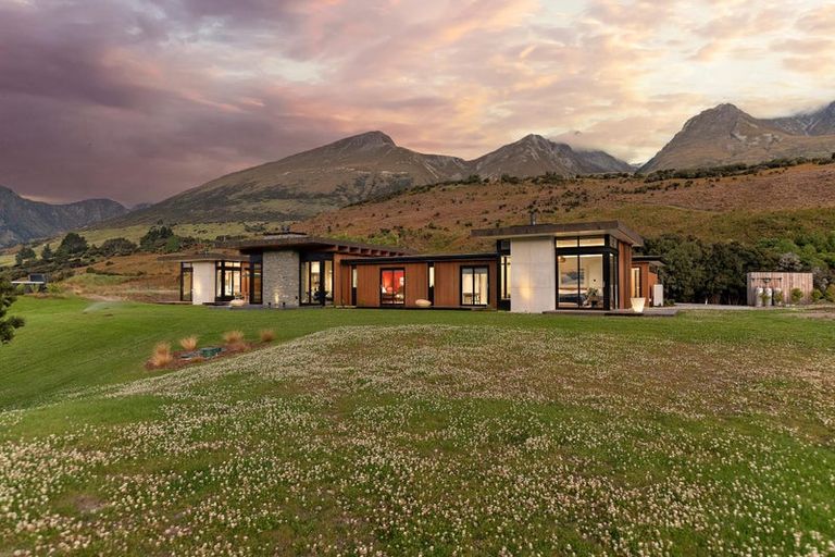 Photo of property in Wyuna, 5 River Valley View, Glenorchy, 9372