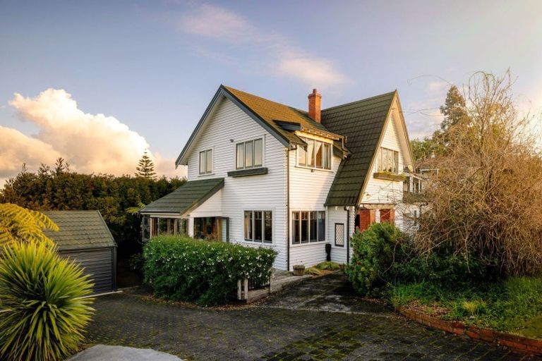 Photo of property in 69 Forest Lake Road, Forest Lake, Hamilton, 3200