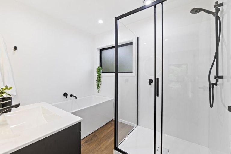 Photo of property in 11 Marina Grove, Frankleigh Park, New Plymouth, 4310