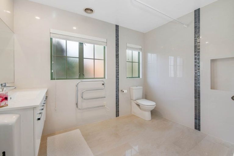 Photo of property in 24 Parkwood Crescent, Gulf Harbour, Whangaparaoa, 0930