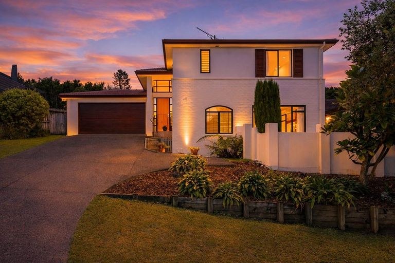 Photo of property in 30 Woodridge Avenue, Northcross, Auckland, 0630