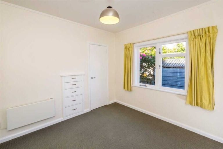 Photo of property in 180 Te Moana Road, Waikanae, 5036