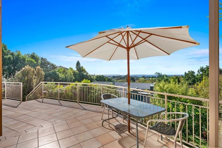 Photo of property in 3/56 Castor Bay Road, Castor Bay, Auckland, 0620