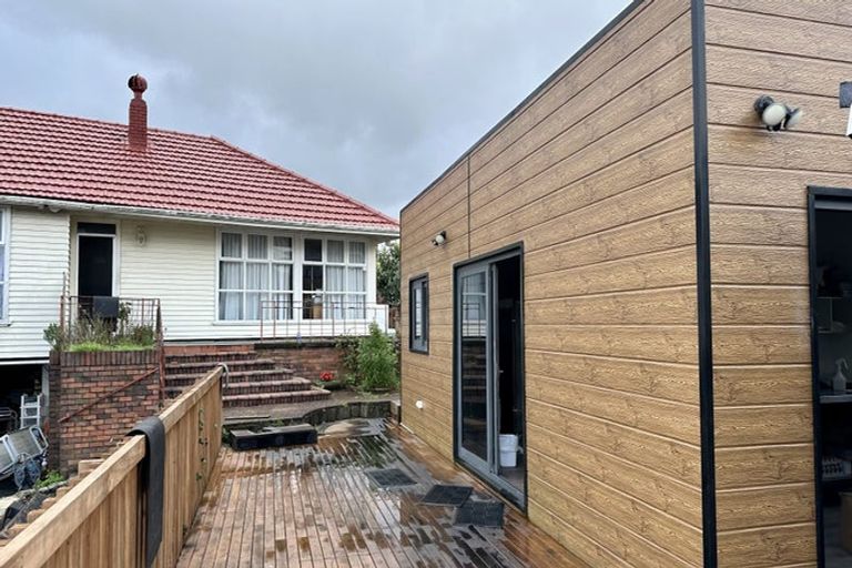 Photo of property in 1/174 Lake Road, Northcote, Auckland, 0627