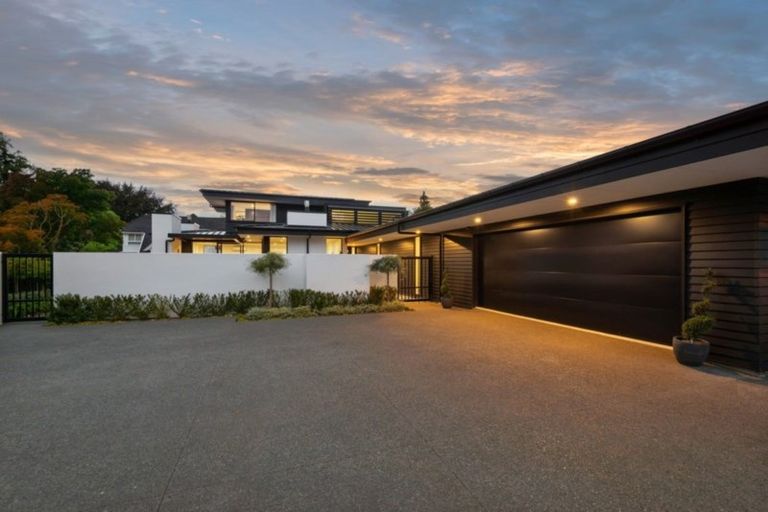 Photo of property in 64 Clyde Road, Ilam, Christchurch, 8041