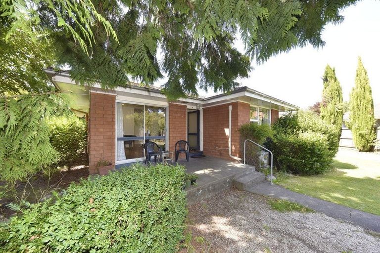 Photo of property in 24 La Perouse Place, Northcote, Christchurch, 8052