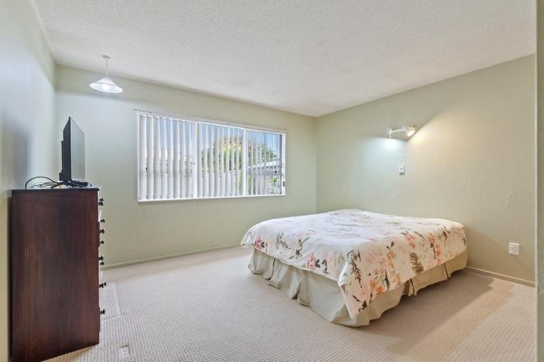 Photo of property in 2/21 Rollerson Street, Papakura, 2110