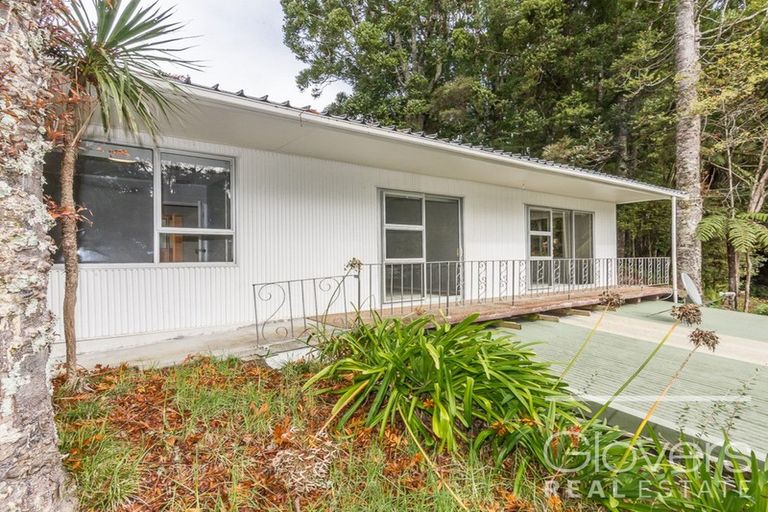Photo of property in 3c Sylvan Valley Avenue, Titirangi, Auckland, 0604