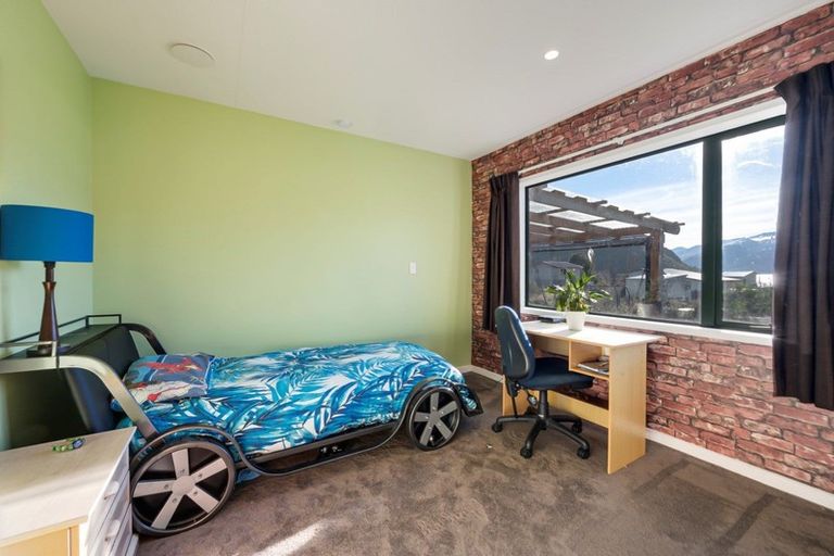 Photo of property in 2 Hector Close, Kingston, Athol, 9793