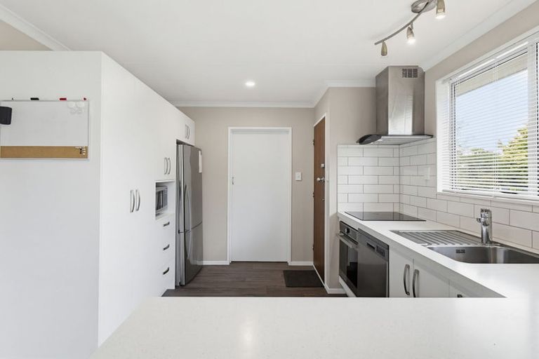 Photo of property in 6 Escort Grove, Awapuni, Palmerston North, 4412