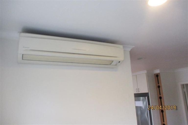 Photo of property in 2 Ilfracombe Place, Burnside, Christchurch, 8053