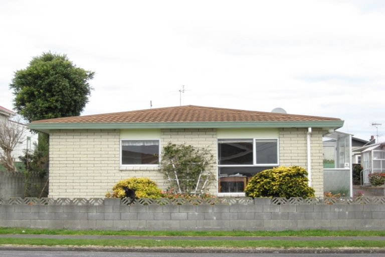 Photo of property in 3/10 Karamu Street, Strandon, New Plymouth, 4312