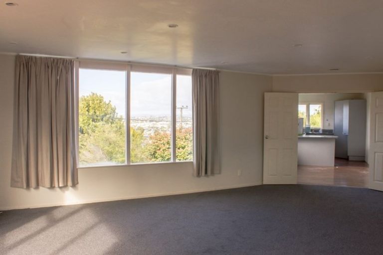 Photo of property in 204 East Coast Road, Forrest Hill, Auckland, 0620