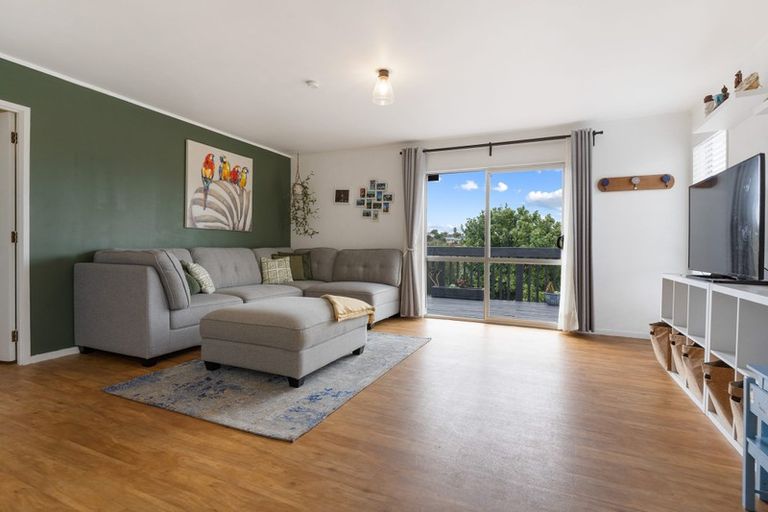 Photo of property in 15 Arde Place, Massey, Auckland, 0614