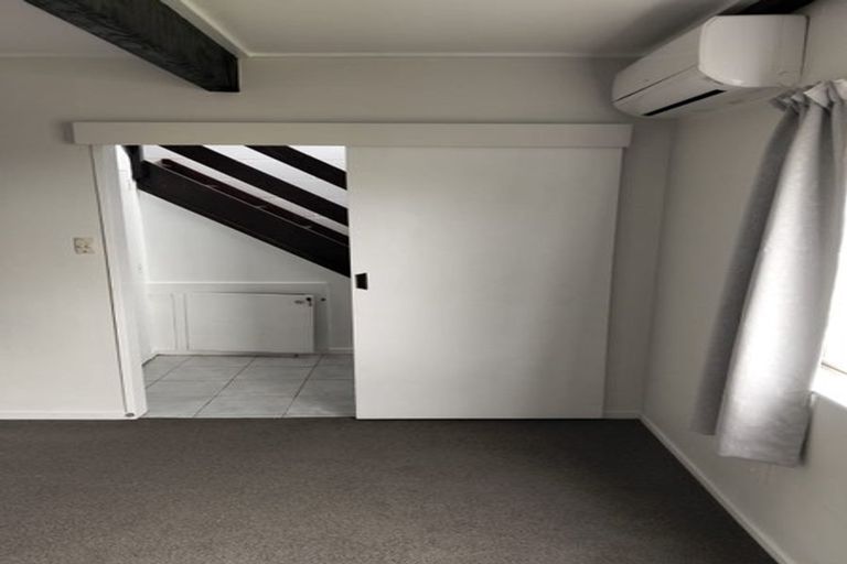 Photo of property in 112 Akaroa Drive, Maupuia, Wellington, 6022