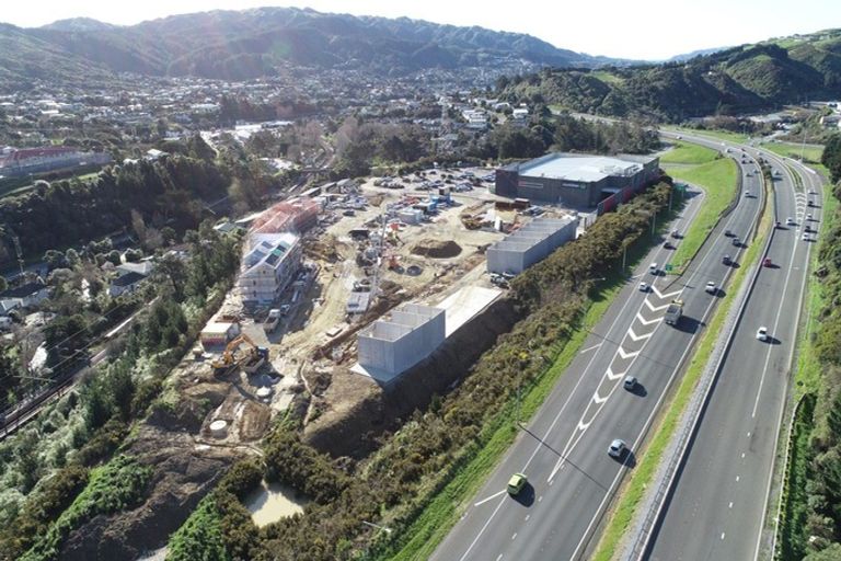 Photo of property in 1 Ara Paiwhenua, Tawa, Wellington, 5028