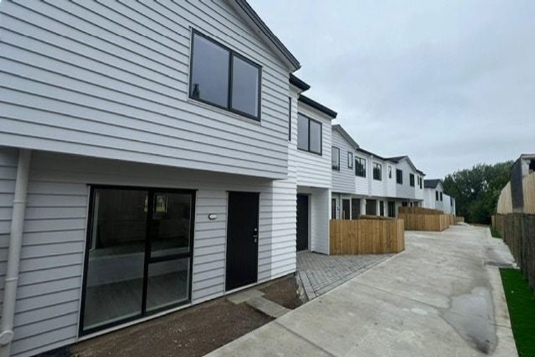 Photo of property in 2/71 Hillcrest Road, Papatoetoe, Auckland, 2025