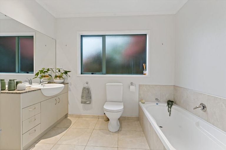 Photo of property in 10b Landon Place, Pukekohe, 2120