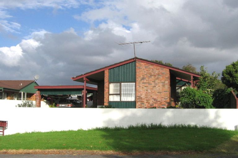 Photo of property in 16 Wairata Place, Te Atatu South, Auckland, 0610