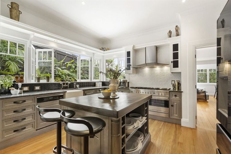 Photo of property in 46 Seaview Avenue, Northcote, Auckland, 0627