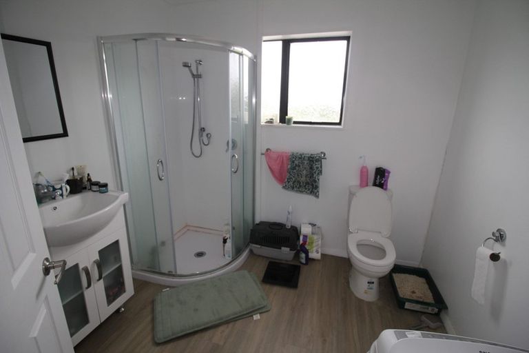 Photo of property in 43a Sunhaven Drive, Newlands, Wellington, 6037