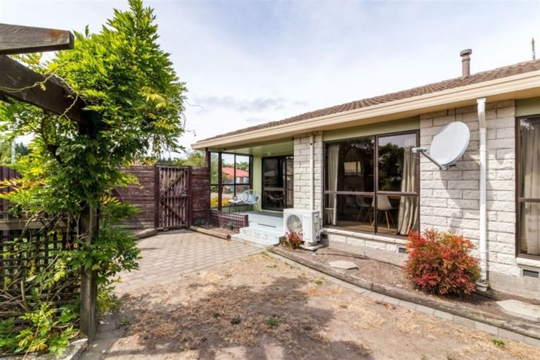 Photo of property in 12 Ludlow Place, Parklands, Christchurch, 8083