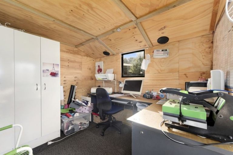 Photo of property in 20 Montana Road, Totara Park, Upper Hutt, 5018