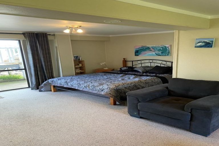 Photo of property in 3 Taihiki Road, Clarks Beach, 2122