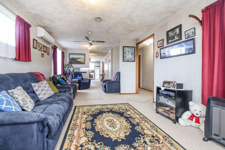 Photo of property in 5 Karina Place, Glen Eden, Auckland, 0602