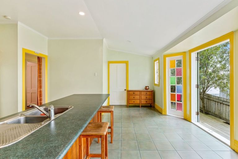 Photo of property in 21 Farquhar Road, Glendene, Auckland, 0602