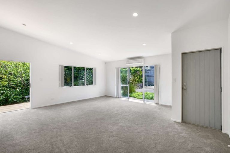 Photo of property in 23 Carento Way, Stanmore Bay, Whangaparaoa, 0932