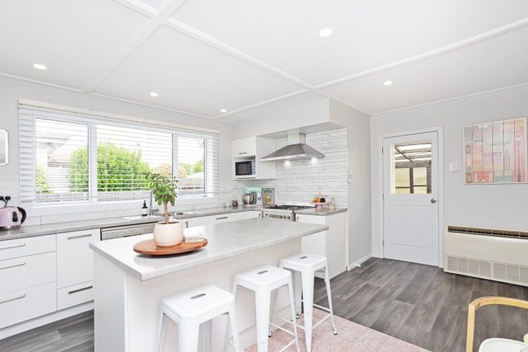 Photo of property in 12 Holloway Street, Waikiwi, Invercargill, 9810