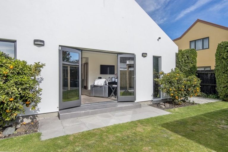 Photo of property in 2/118 Innes Road, St Albans, Christchurch, 8052