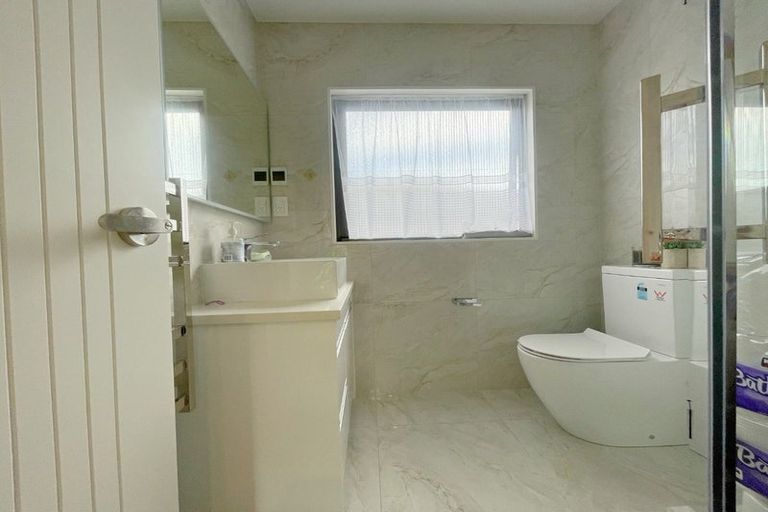 Photo of property in 10 Bounty Road, Long Bay, Auckland, 0630