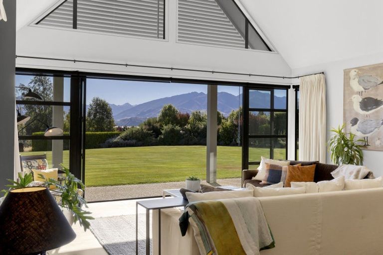 Photo of property in 251 Beacon Point Road, Wanaka, 9305