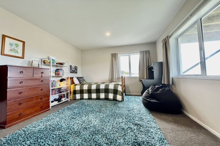 Photo of property in 17 Bay Lair Grove, Island Bay, Wellington, 6023
