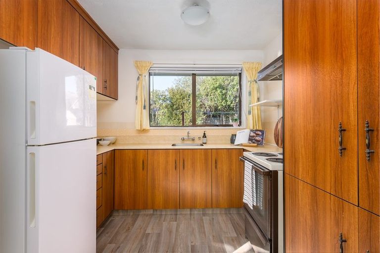 Photo of property in 2/26 Mauger Drive, Heathcote Valley, Christchurch, 8022