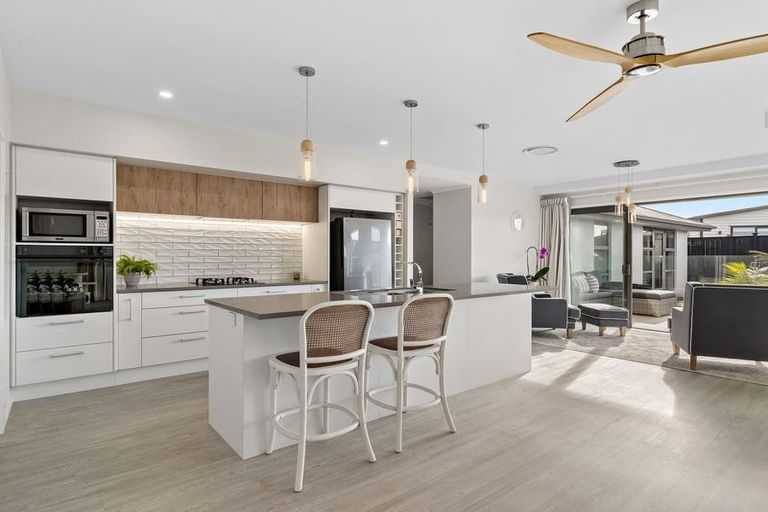 Photo of property in 6 Davey Crescent, Orewa, 0931