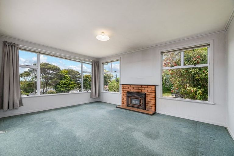Photo of property in 4 Christina Avenue, Te Atatu South, Auckland, 0602